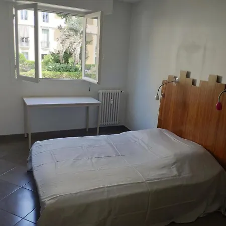 3 Pieces 67m2 Centre Tres Lumineux Et Calme * Nice